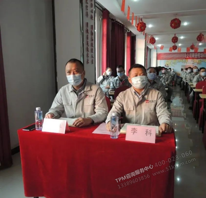 新益為咨詢?cè)蠋煟ㄗ螅?、新益為咨詢李老師（右? width=